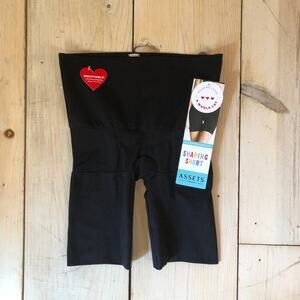 Assets by Spanx NWT Women's Black Breathable Shaping Short Size M